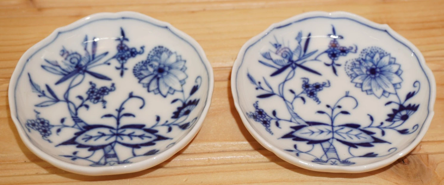Meissen Blue Onion Set of 2 Butter Pats 3 1/8" (G20)