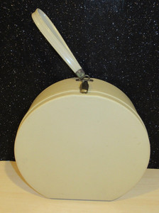 Vintage Round Hat Box / Luggage Make Up Round Hard Case – Beige w/ Handle NICE