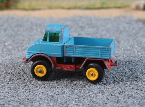 Matchbox Lesney 49B Blue Unimog Fair missing tires FNQHotwheels U2892 - Picture 4 of 8
