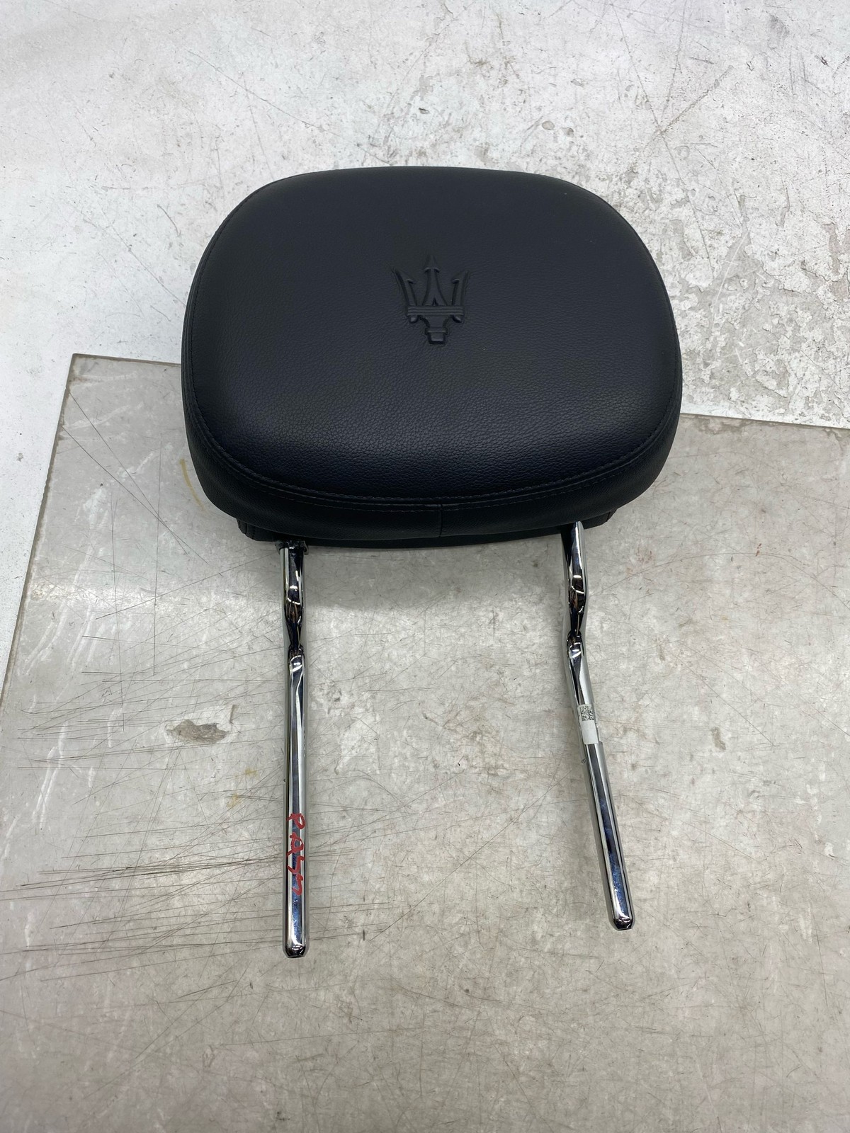 2017-2024 MASERATI LEVANTE OEM FRONT RIGHT & LEFT HEADREST W/ CREST SET (2)