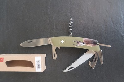 Swiza D05 Chamois Olive KNB.0050 Gamsmotiv Taschenmesser Jagd-Kollektion