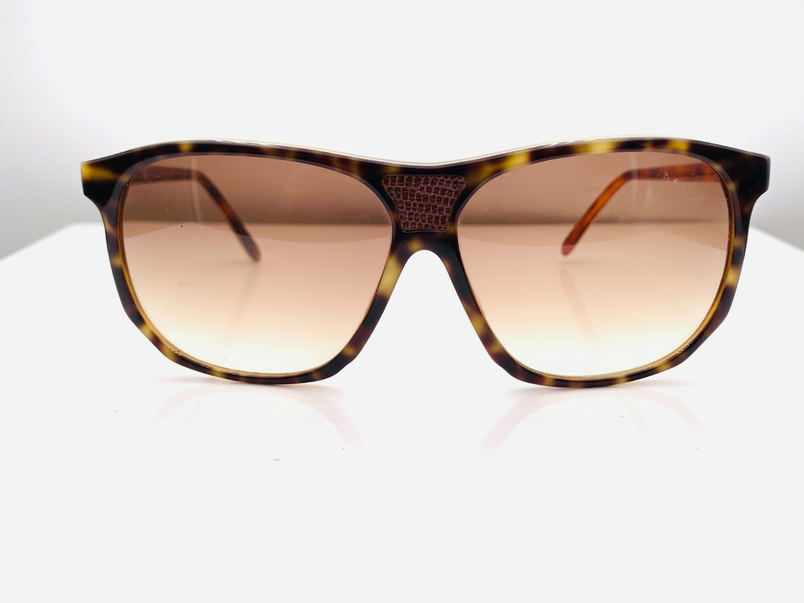 Vintage Brown Tortoise Oval Sunglass Frames for Timeless Style