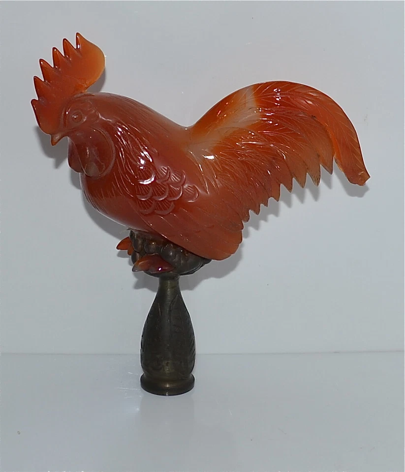 Excepcional par de antiguos remates de lámpara de gallo de cornalina tallada china Foto 4 de 4