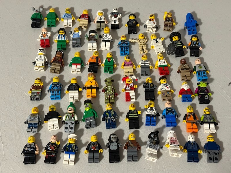 Estate lot of 60 LEGO Mini Figures - MIXED JUNKYARD LOT (see pix)  LOT B