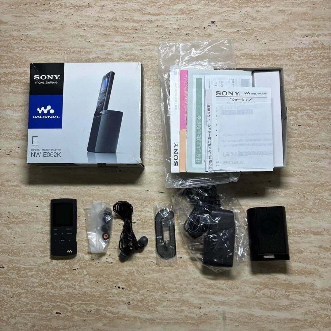 Station d'accueil haut-parleur Sony Walkman NW-E062K noire en boîte presque...