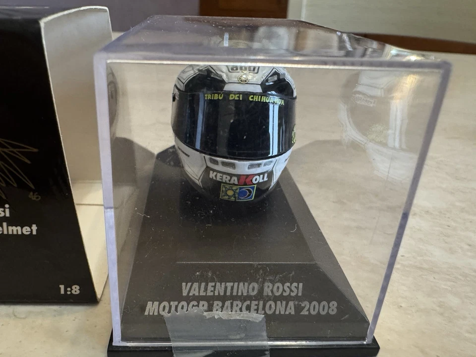 Casco Minichamps AGV 2008 MotoGP Barcellona Valentino Rossi scala 1:8 nuovo - Immagine 2 di 4