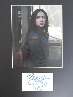 AMY-LEIGH HICKMAN AUTOGRAPH SIGNED CARD (10'' X 8'' PHOTO)   **YOU**  COA 55