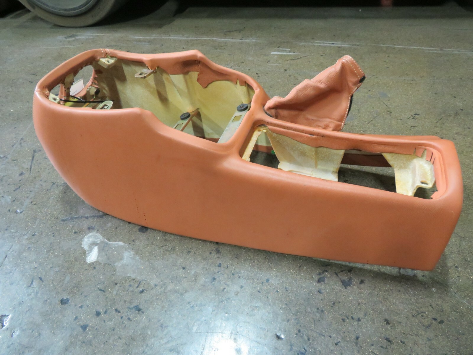 Maserati M128, Front Console Shell, Cuoio, Used, P/N 67696600