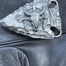 ARROWHEAD BULL SKULL FEATHER NATIVE DESIGN BELT BUCKLE VINTAGE 1988 USA Pewter