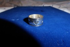 925 sterling silver oxidized heart-shaped design ring band