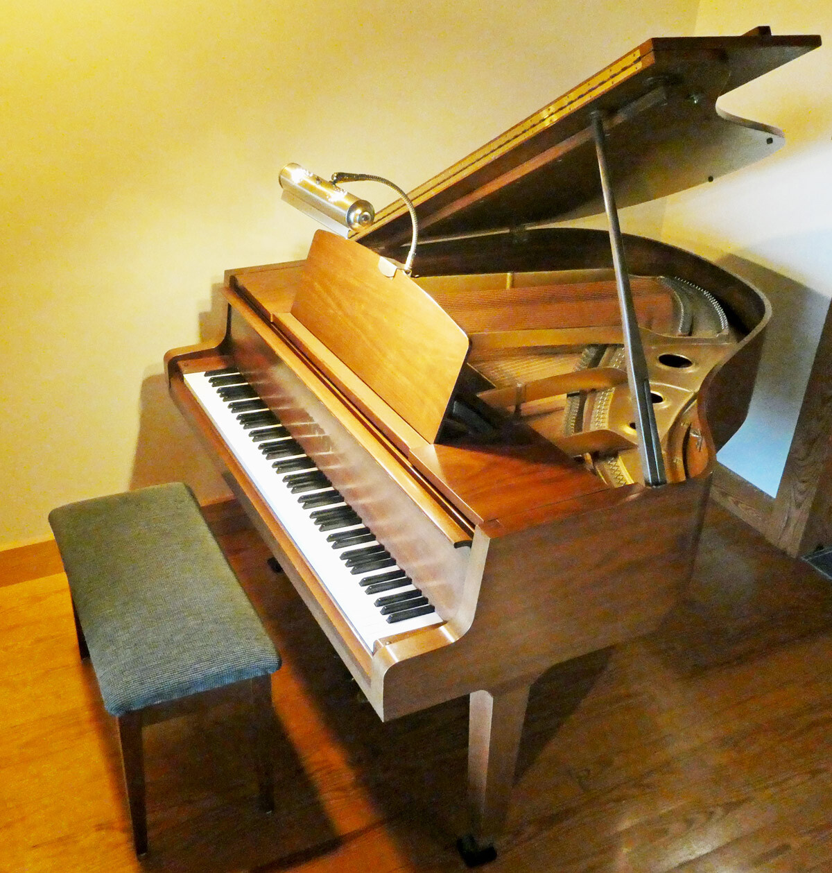 yamaha g1 baby grand piano
