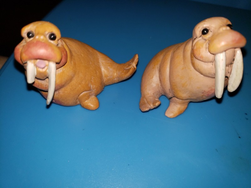 Holy Herd Pete Apsit Walrus Pair Wendy and Walter Resin Figures Good Pre-owned 