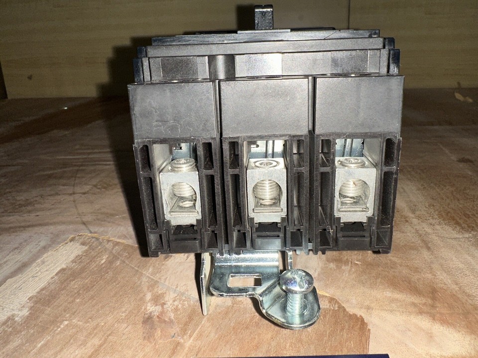 SQUARE D 30 AMP ILINE CIRCUIT BREAKER 600 VAC 3 POLE HJA36030 eBay