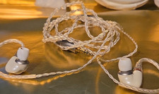 Meze Audio Alba Stereo tragbare In-Ear Monitore weiß mit Tragetasche