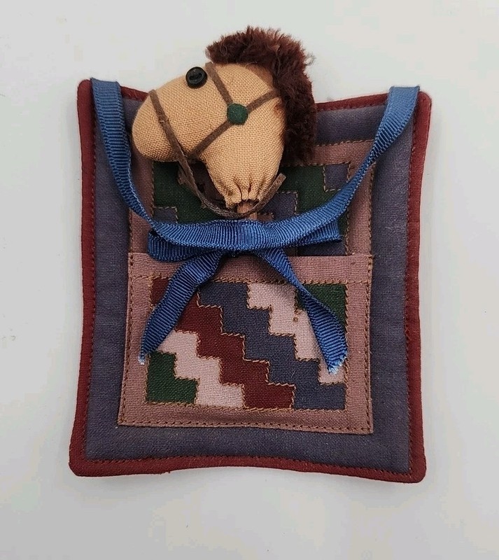 Amish Heritage Stick Horse Streak Lightning Quilt w/Tin Second Edition 1995