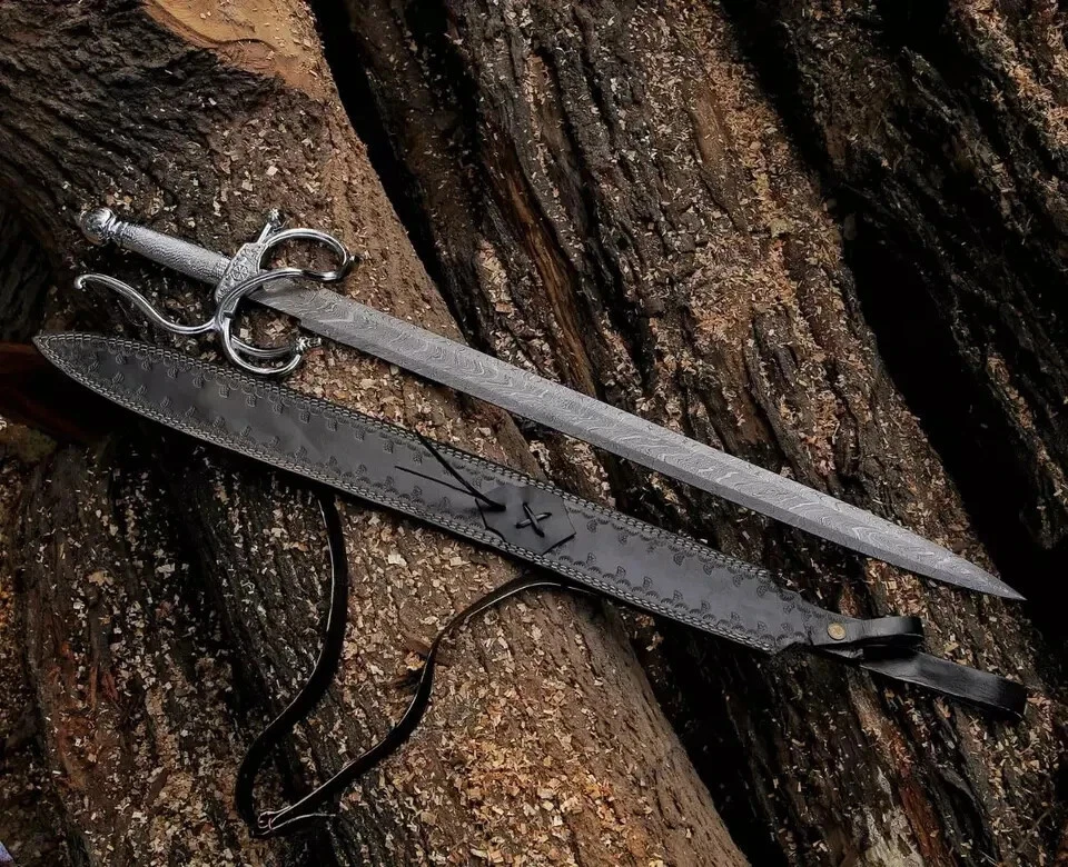 Maravillosa espada medieval/rapier hecha a mano de acero Damasco con funda de cuero. Foto 4 de 4