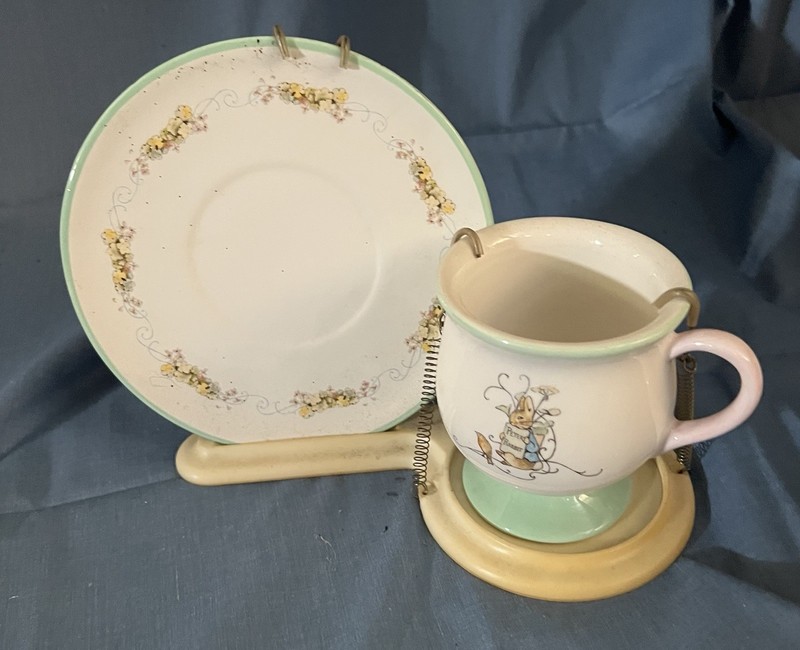 Beatrix Potter Peter Rabbit Tea Cup & Saucer Set Display Stand Teleflora 2002