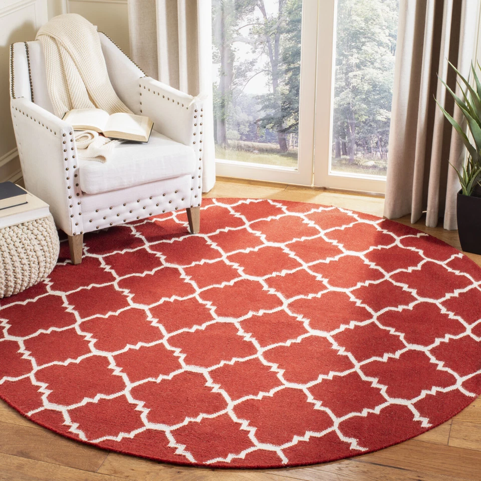 SAFAVIEH Dhurries DHU566B Handwoven Red / Ivory Rug - Image 2 of 4