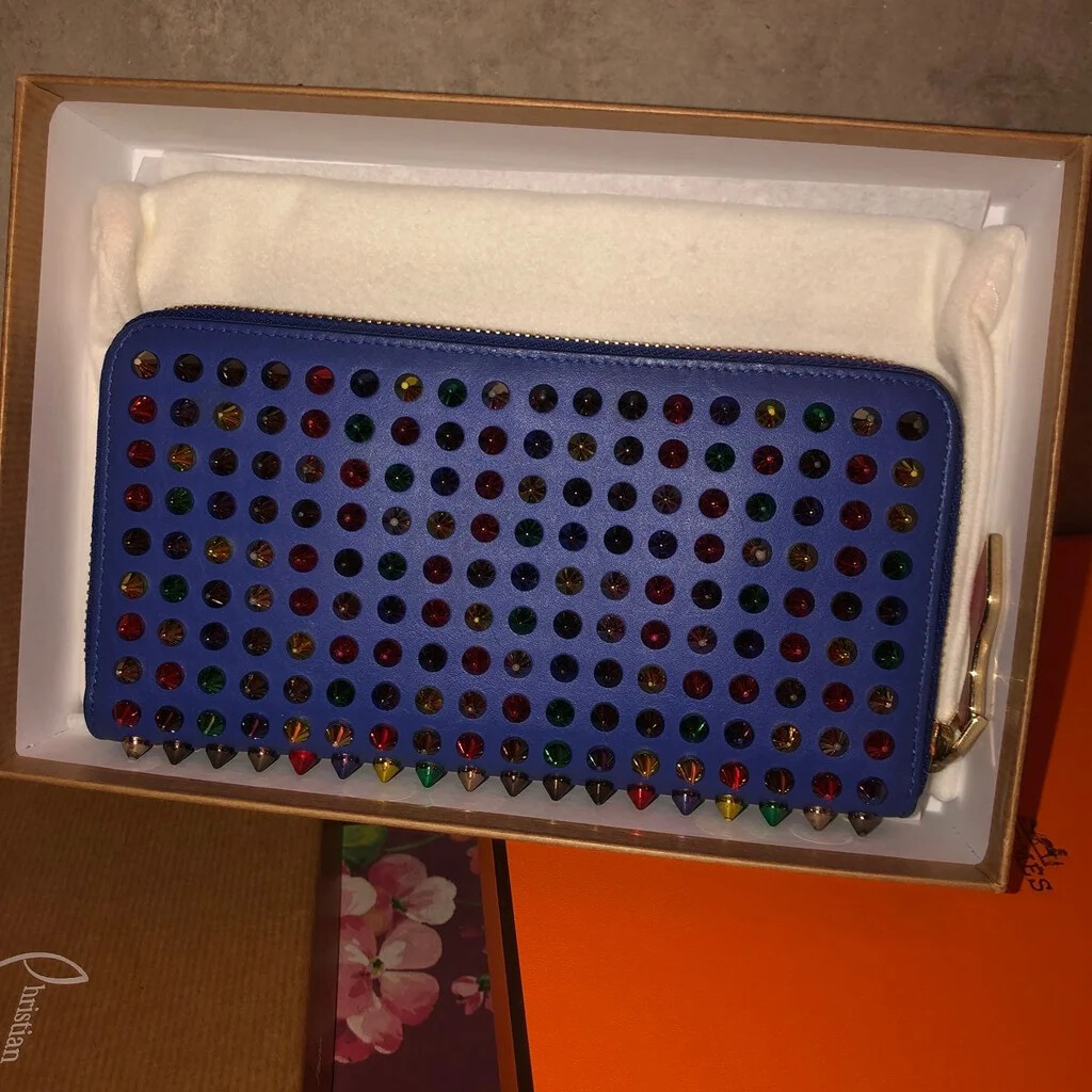 希少カラー Christian Louboutin パネトーネ スパイク ブルー Christian Louboutin panettone wallet calf paris/spikes electric