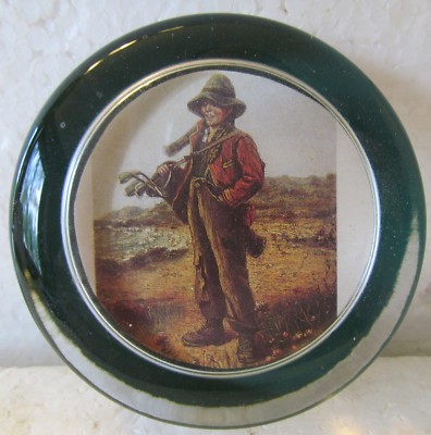 MODERN GLASS PAPERWEIGHT WITH A VINTAGE GADDIE GOLF SCENE   2 3/4'' IN DIAMETER