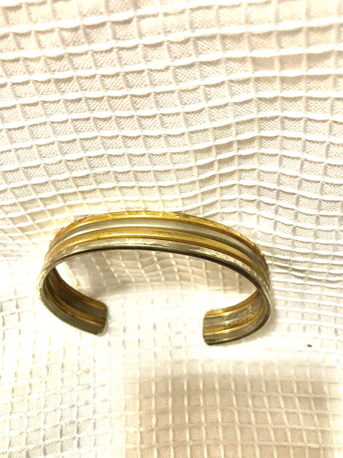 statement piece features large chain in gold tone… - image 3