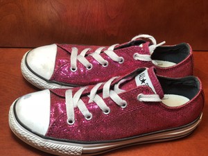 sparkly red converse