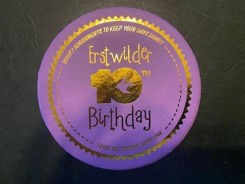 Erstwilder 10th Birthday Fancie Jo Sparrow Bird Brooch (2021) w. Box Tag - 第 5/5 張圖片