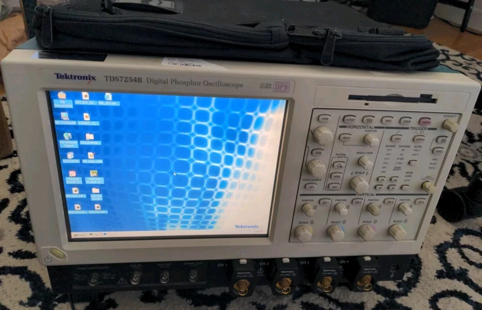 Tektronix TDS7254B Digital Phosphor Oscilloscope 2.5 GHz 20 Gs/s Opt. 2M USB E - Image 3 of 4