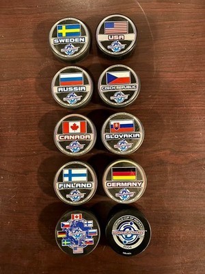 2004 World Cup of Hockey Puck Mini-Stick Set