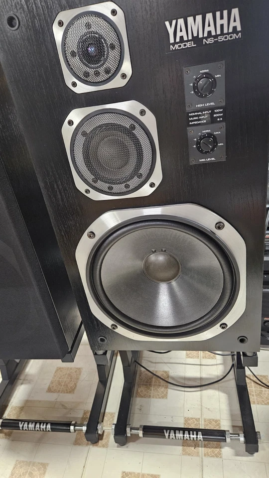 Alto-falantes vintage Yamaha NS-500M com suportes SPS-1000 muito raros - Imagem 2 de 4