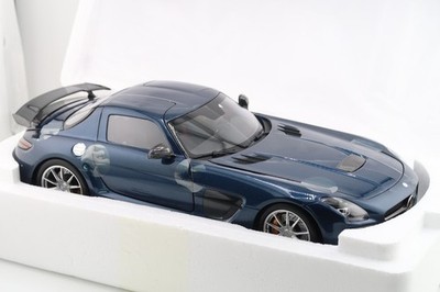 MINICHAMPS * MERCEDES-BENZ SLS AMG  * 2013  * DAYTONA BLUE * OVP  * 1:18