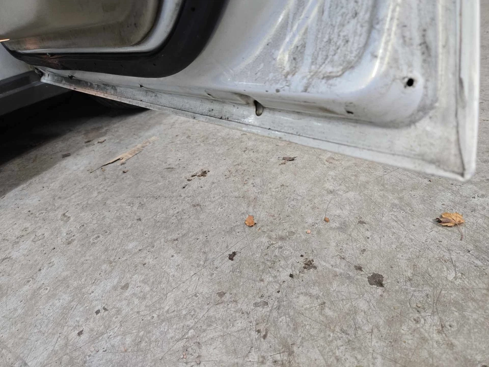 Used Front Right Door Assembly Front fits: 2005 Cadillac Deville Front Right Gra - Imagem 2 de 4