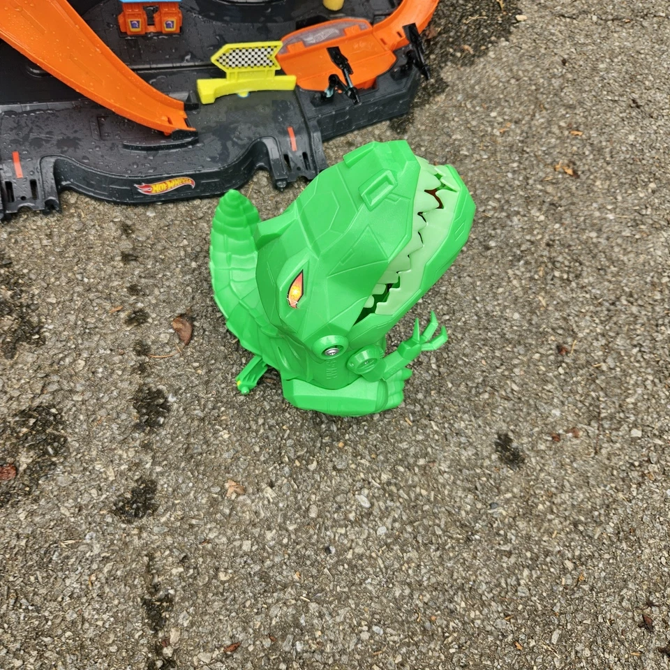 Hot Wheels Ultimate Garage with T-Rex -Elevator – Works – Dino Attack Playset - Image 3 of 3