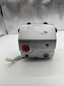 Honeywell Water Heater Gas Valve  WV8840A1051 UNTESTED See Pics