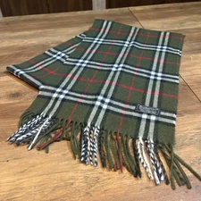Beautiful Burberry Green Nova Check Wool Scarf - Luxury 11.4 x 74.8 in