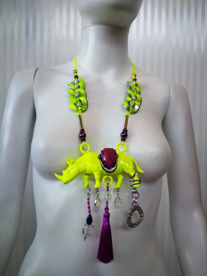 Collar colgante de rinoceronte animales gruesos sabana joyería salvaje joyería mágica Foto 4 de 4