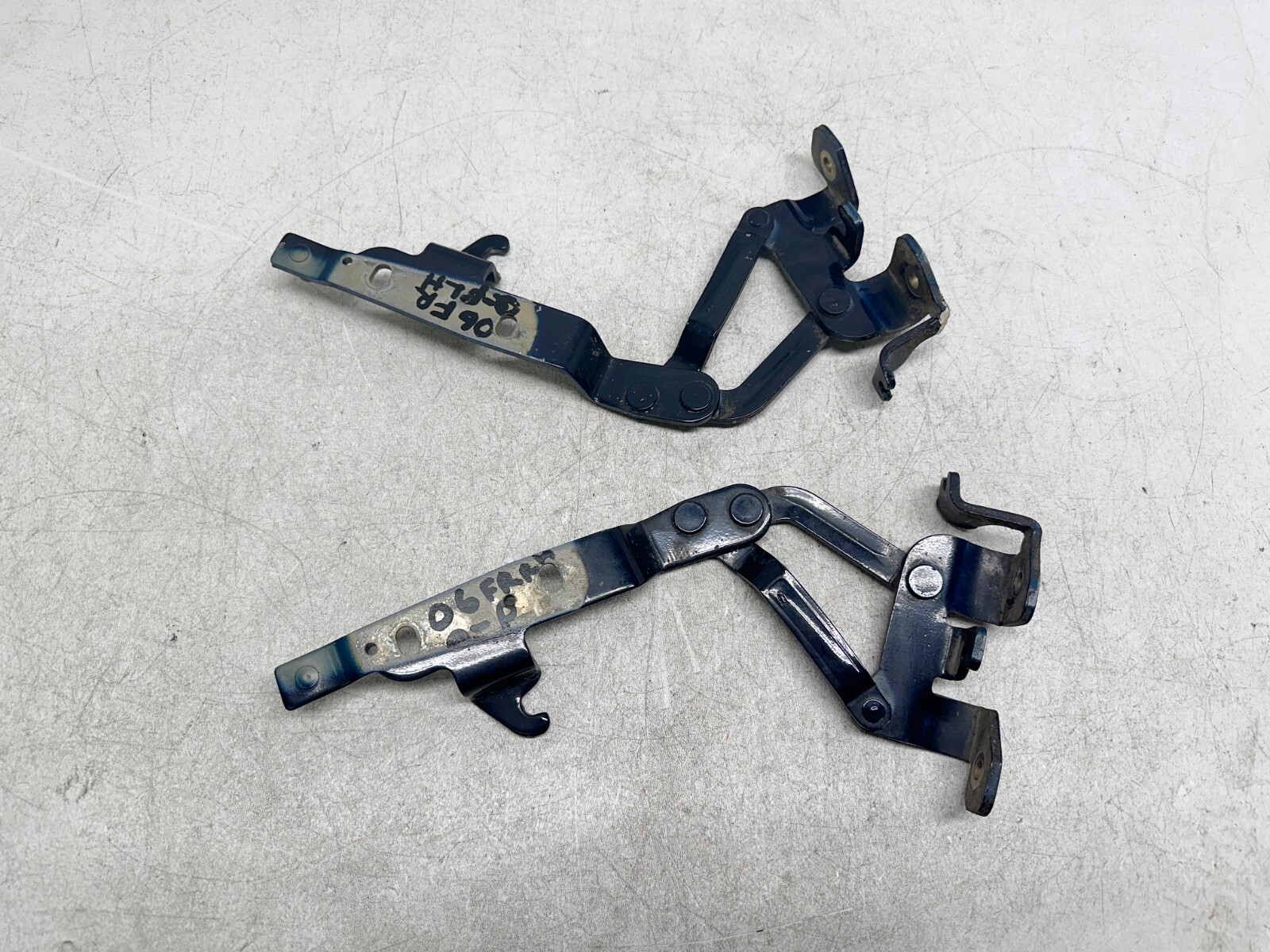 Maserati Quattroporte 2003-2012 Left Engine lid hinges Pair