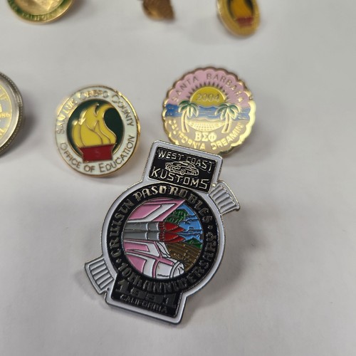 Lot of 7 California Enamel and Metal Pins - Picture 4 of 7