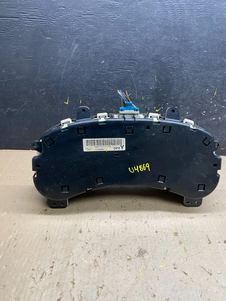 2002 to 2004 GMC Envoy Speedometer Cluster Gauge Oem u4869 DG - Image 4 of 4