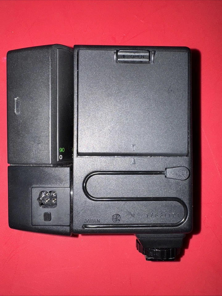 Sunpak Auto 4II Thyristor Black Handle Mount Electric Powered Camera Flash - Image 4 of 4