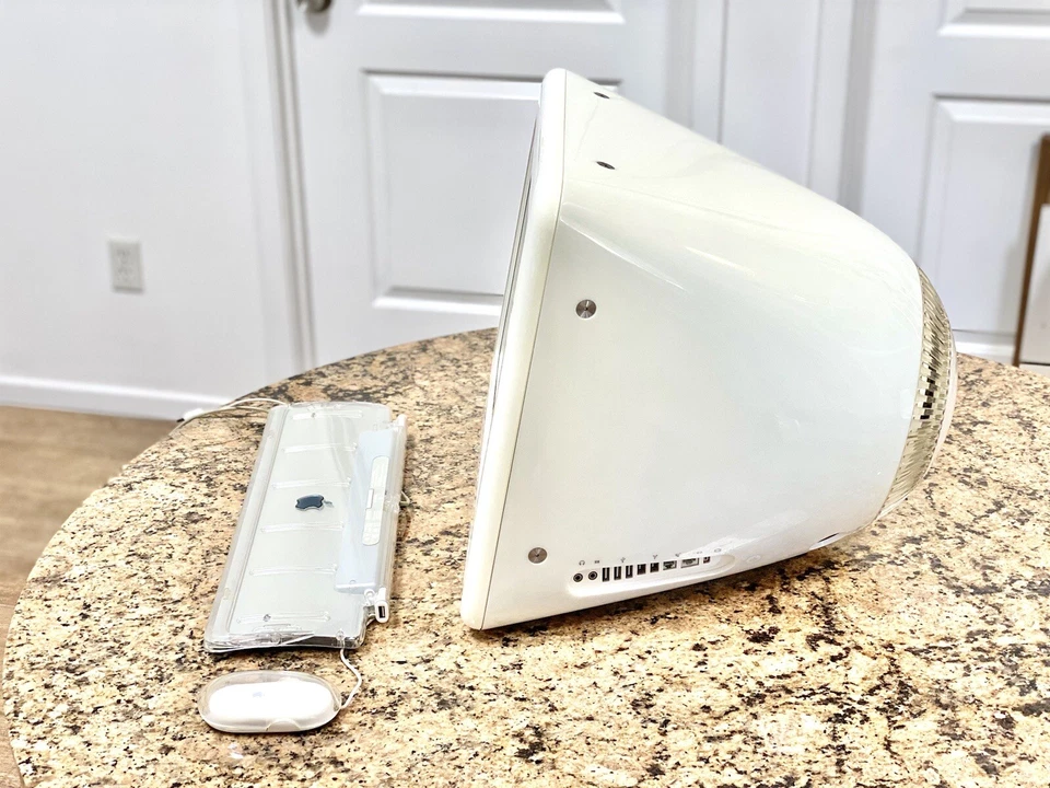 APPLE eMAC A1002 G4 2003 CIB Manuals Disks, Mouse, Keyboard - Image 2 of 4