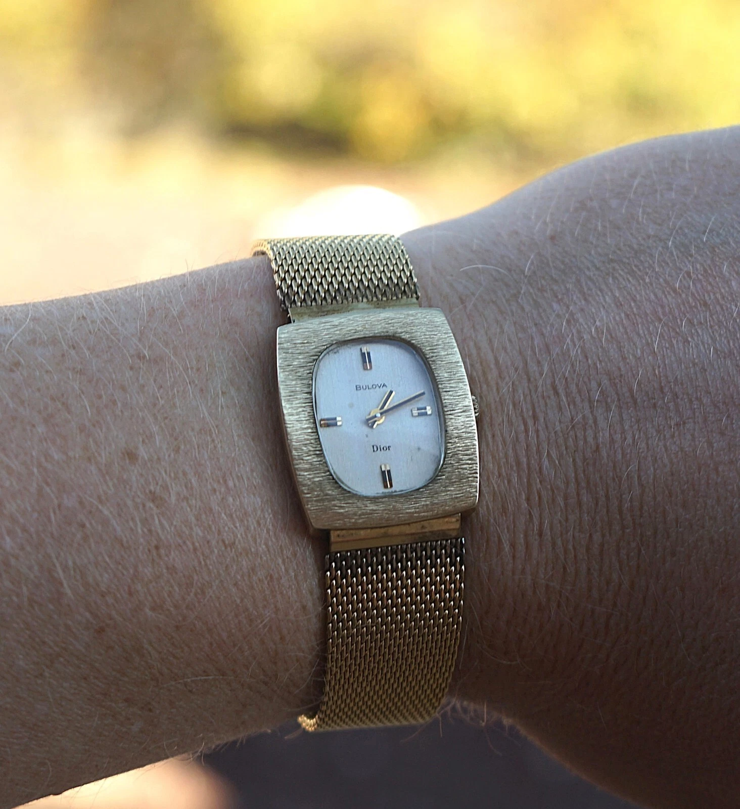 Rare montre mécanique Bulova Christian Dior vintage en or jaune massif 14 carats