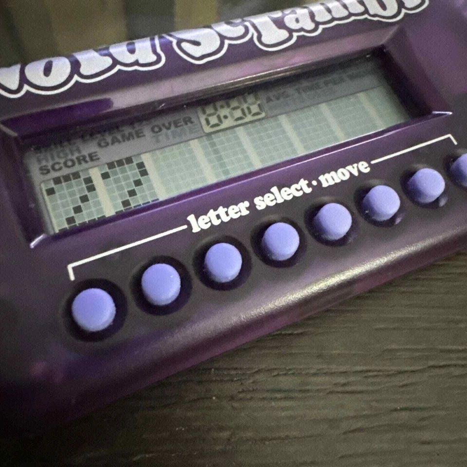 2000 Radica Word Scramble Electronic Handheld Game,Tested & Works - Image 4 of 4