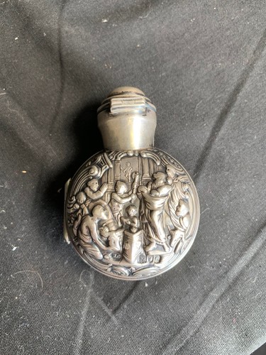 Repousse Sterling Silver perfume case Hallmark with glass perfume bottle inside - Picture 2 of 12