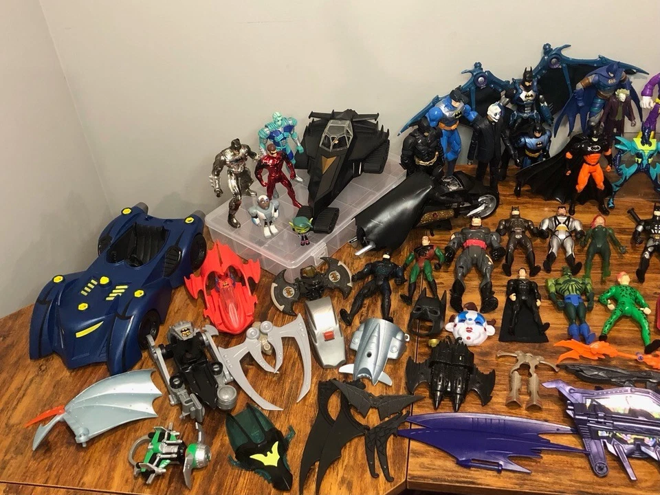 Lote masivo vintage de Batman Kenner: 55 figuras de acción y 60 accesorios, años 80 y 90 Foto 4 de 4