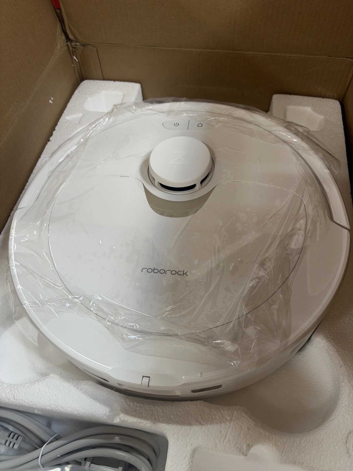 WAREHOUSE SALE – Roborock Q Revo Robot Vacuum & Mop (White) – Open Box image 6