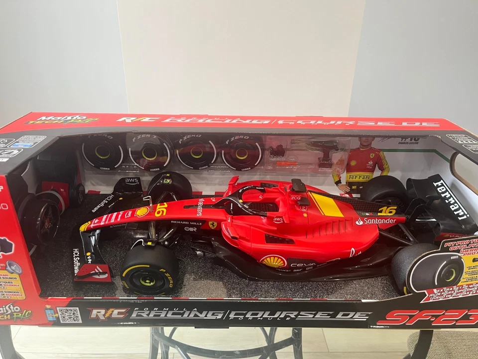 Maisto Formula 1 RC 1:10-Ferrari, McLaren, Red Bull-  Extra Wheels & Pit Tools - Image 4 of 4