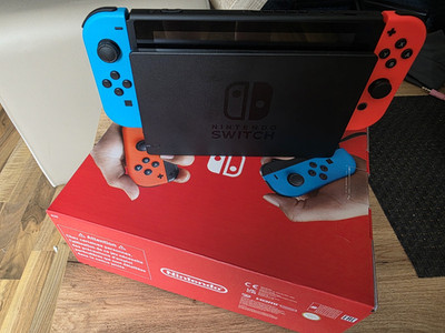 Neuwertige Nintendo Switch in OVP mit 128 GB Speicherkarte SanDisk