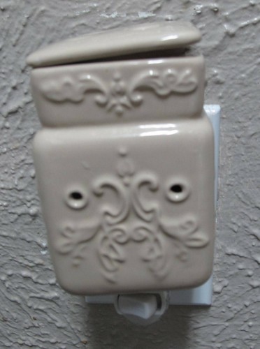 Plug In Wax Warmer Night Light, Ceramic, Cream Live Laugh Love with Lid and Bulb - Picture 3 of 7