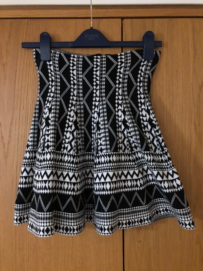 ATMOSPHERE BLACK WHITE GEO AZTEC DESIGN HIGH WAISTED FLARED SKIRT PRIMARK UK 10